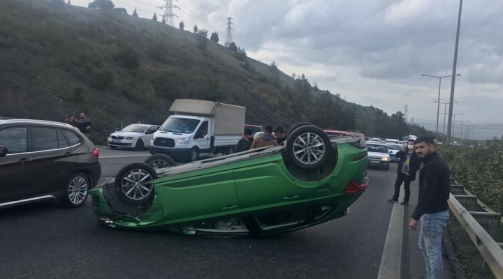 İzmir de takla atan otomobilin sürücüsü yaralandı