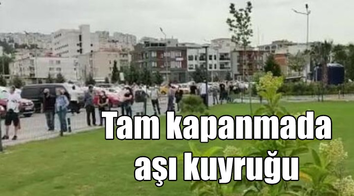 İzmir de tam kapanmada aşı kuyruğu