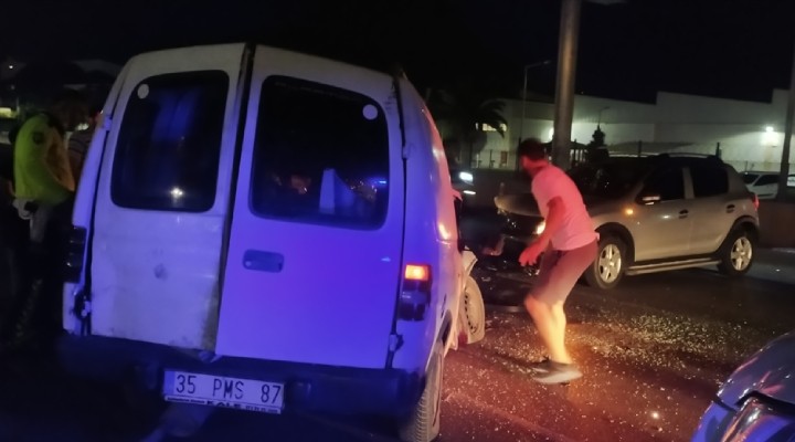 İzmir de trafik kazası: 4 yaralı