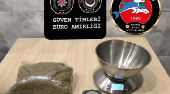 İzmir de uyuşturucuya 2 gözaltı