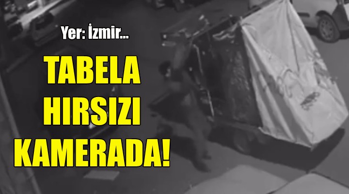 İzmir deki tabela hırsızı kamerada!