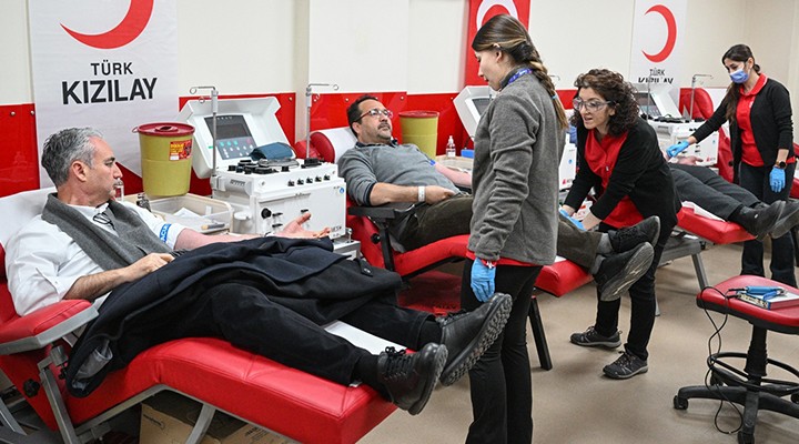 İzmir den deprem bölgesine kan bağışı...