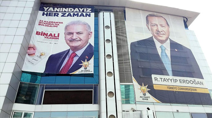 İzmir e Yıldırım afişler
