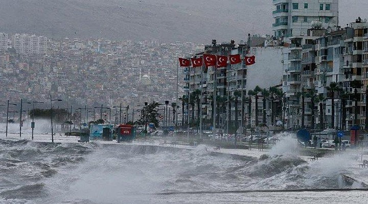 İzmir e fırtına uyarısı! ÇATI UÇMASI, AĞAÇ DEVRİLMESİ...