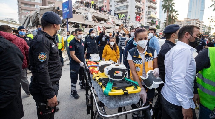 İzmir e sınır ötesinden mesaj yağdı