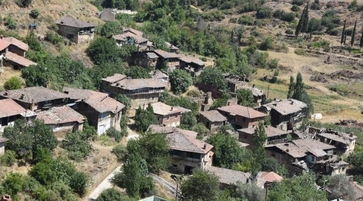 İzmir in iki mahallesi taşınıyor