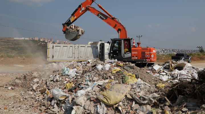 İzmir in o ilçesinde 2 günde 400 ton moloz!