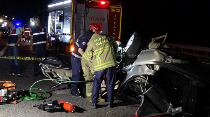 İzmir otoyolunda feci kaza: 3 ölü!