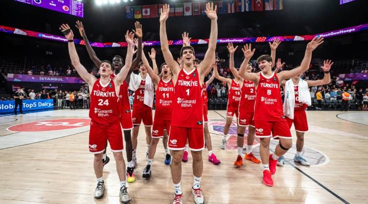 İzmir potada gençleriyle gururlu