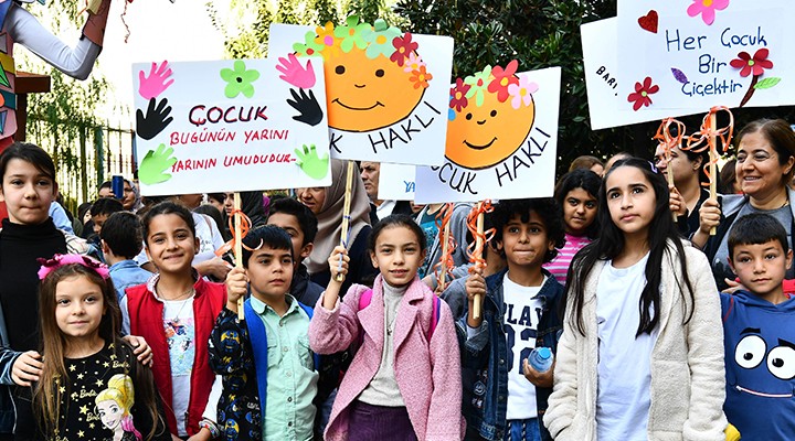 İzmir’de Çocuk Hakları Günü kutlandı