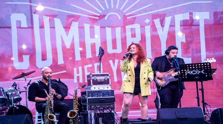 İzmir’de Cumhuriyet kutlamaları devam ediyor