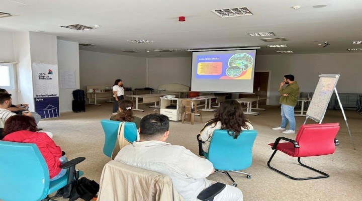 İzmir’de gençlere belediye çalışmaları hakkında eğitim