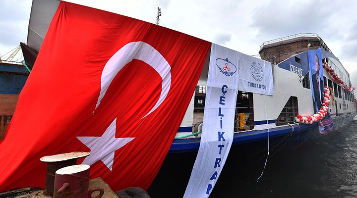 İzmir’in yeni arabalı feribotu suya indirildi