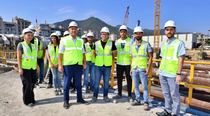 İzmir’in yeni mezun şartı Türkiye’ye örnek oldu!