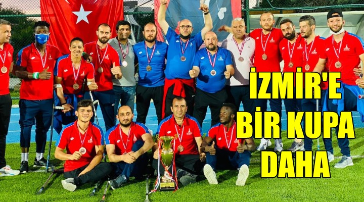 İzmirli sporculardan bir kupa daha!