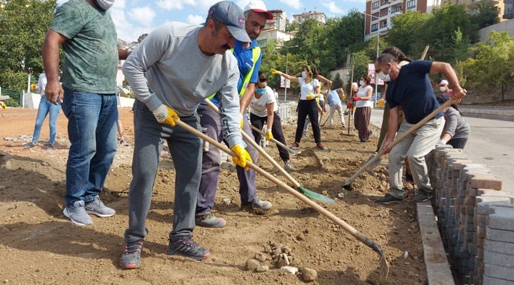 Kaldırım taşlarını yurttaşlar döşedi: İhale yok, dayanışma var