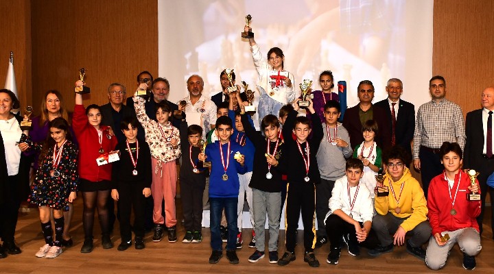 Karabağlar Başöğretmen Atatürk Satranç Turnuvası sona erdi