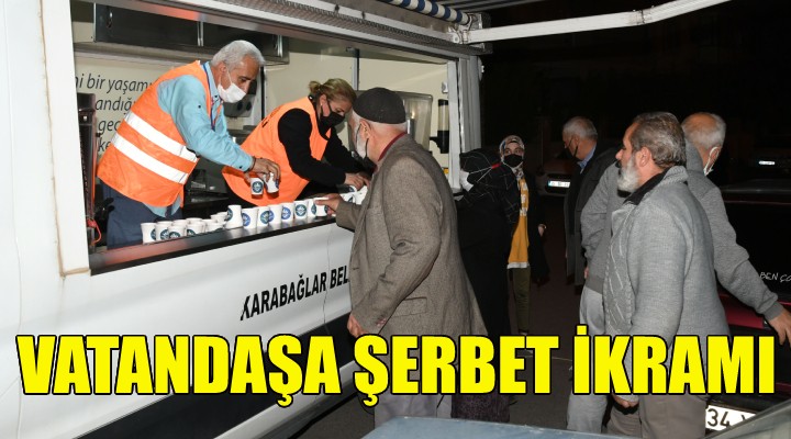 Karabağlar Belediyesi’nden vatandaşlara şerbet ikramı!