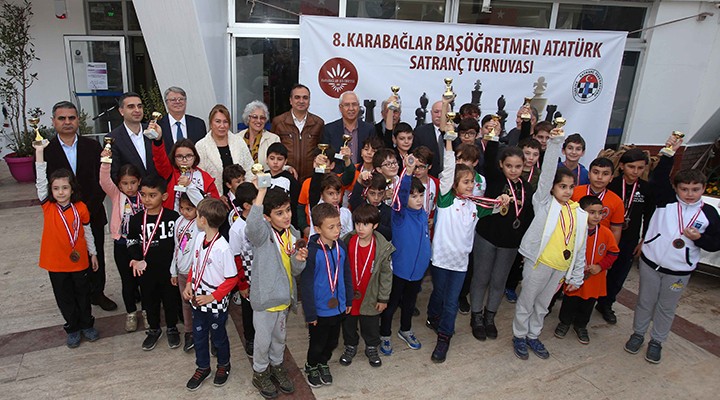 Karabağlar da örnek turnuva... Başöğretmen için buluştular!