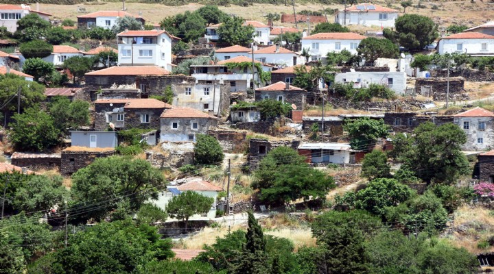 Karaburun da  Afet Bölgesi  belirsizliği...