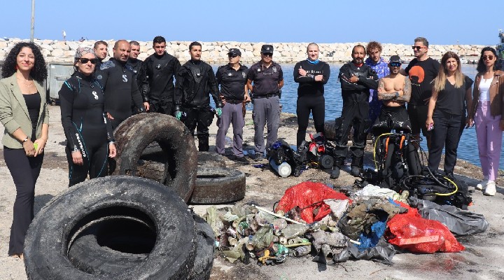 Karaburun da deniz temizliği... Çıkan atıklar şok etti!