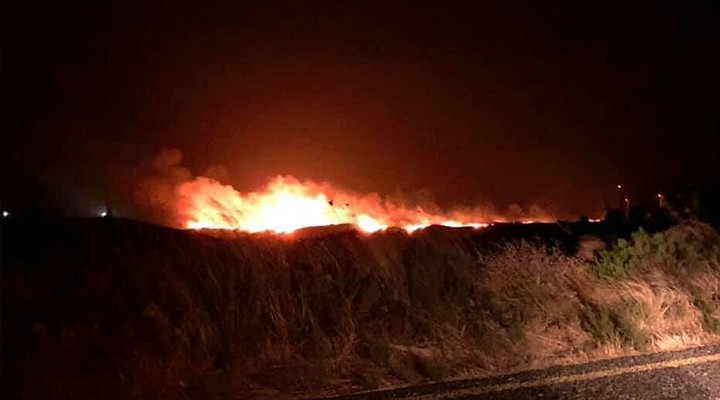 Karaburun da otluk alanda yangın