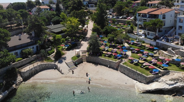 Karaburun plajlarında hizmet kadınlar ve gençlerden