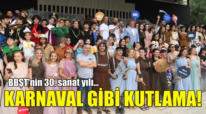 Karnaval gibi 30. yıl kutlaması!