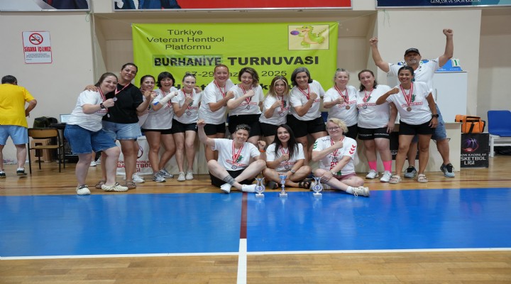 Karşıyaka Veteran Hentbol namağlup şampiyon oldu