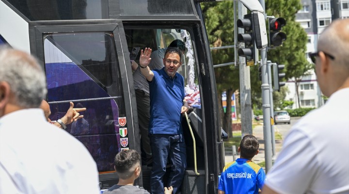 Kasapoğlu ndan seçim otobüsüyle İzmir turu!