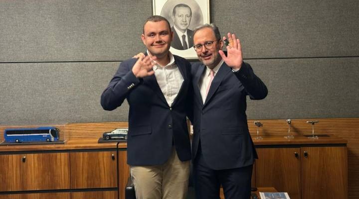 Kasapoğlu’ndan İzmirli Sporcuya Tebrik