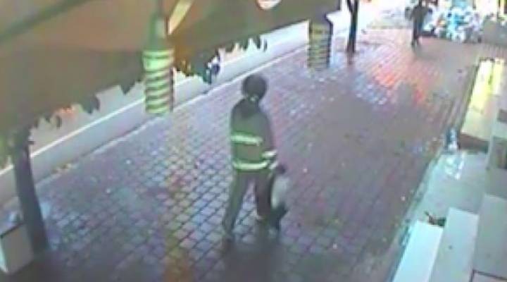Kaskla girdiği iş yerini soyup soğana çevirdi