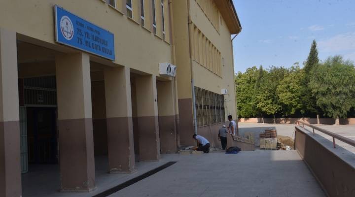 Kemalpaşa Belediyesi’nden okullara tadilat