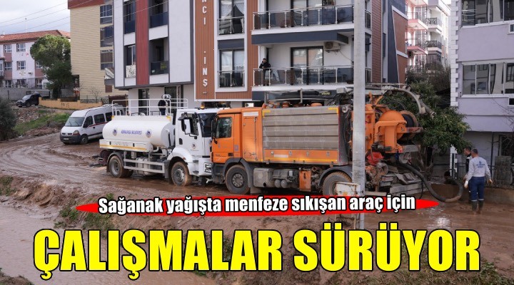 Kemalpaşa Ulucak’ta menfeze giren aracın çıkarılma çalışmaları sürüyor