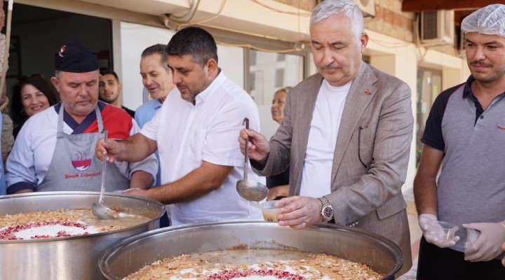 Kemalpaşa da aşure bereketi paylaşıldı!