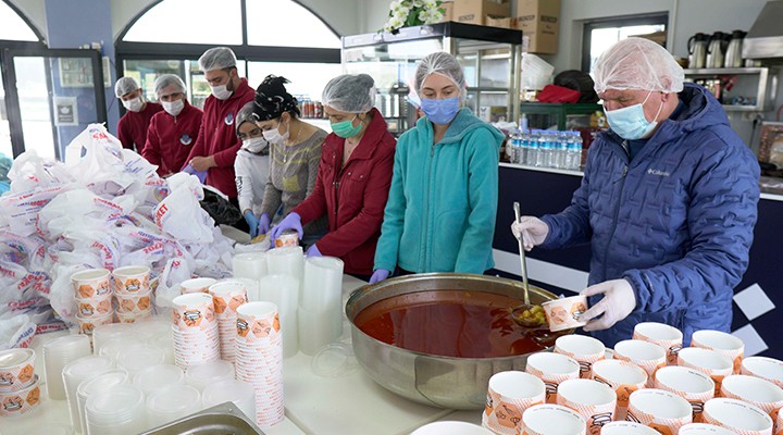 Kemalpaşa da korona hastalarına sıcak yemek