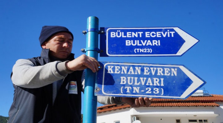 Kenan Evren gitti, Bülent Ecevit geldi