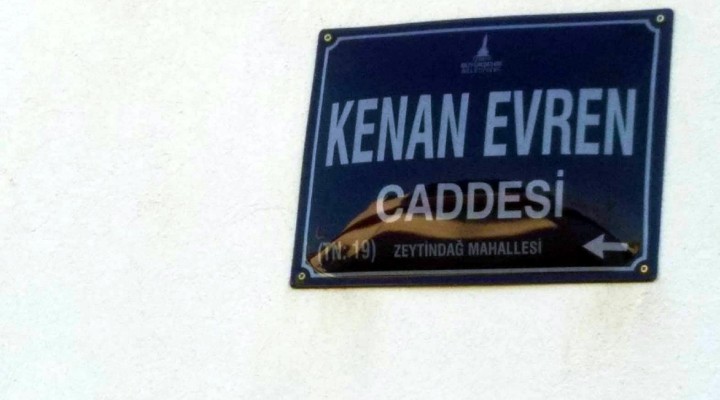 Kenan Evren in ismi kaldırıldı