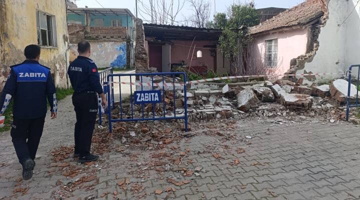 Ketenci’de bahçe duvarı çöktü