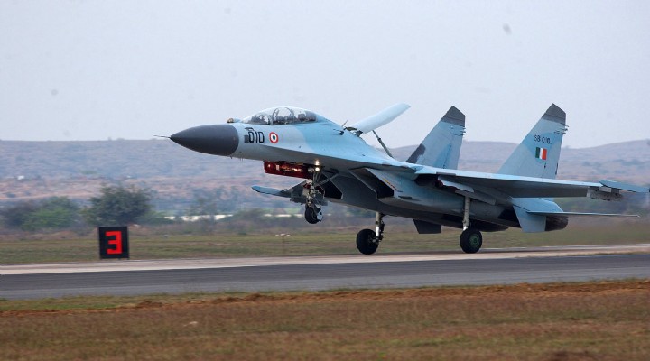 Ukrayna: SU-30 savaş uçağı düşürüldü!