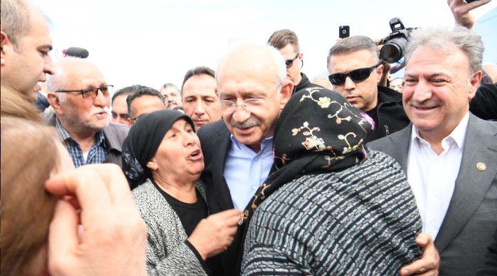 Kılıçdaroğlu Başkan İduğ ile Bornova Belediyesi nin çadır kentinde