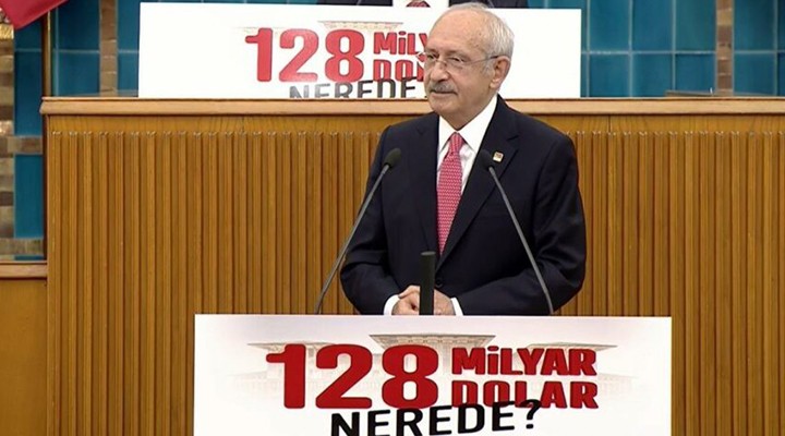 Kılıçdaroğlu toplatılan afişleri  TBMM ye getirdi...  128 milyar dolar nerede? 