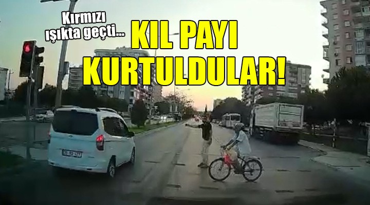 Kırmızı ışıkta geçen araçtan kıl payı kurtuldular!