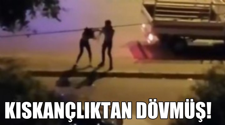 Kıskançlıktan dövmüş...