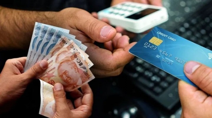 Kredi kartı yükü ağırlaşıyor: Her iki kişiden biri borçlu