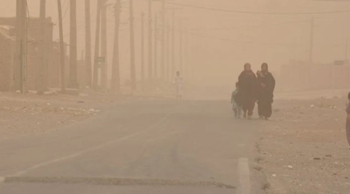 Kum fırtınası kabusu: Yüzlerce kişi hastaneye kaldırıldı