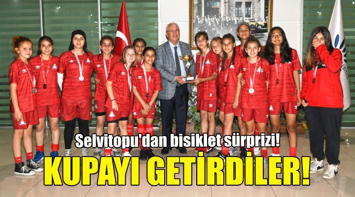 Kupalarıyla Başkan Selvitopu na geldiler!