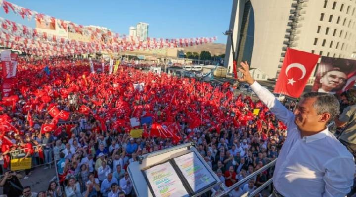 Kürsüden mahşeri kalabalığa seslendi: Erdoğan a  Türk-Kürt-Arap  ittifakı yanıtı