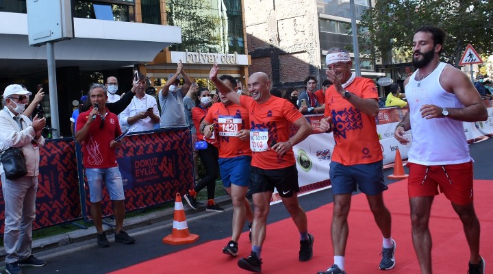 Kurtuluşun 100. yılında İzmir Maratonu’na rekor başvuru!
