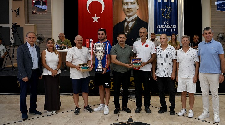 Kuşadası Belediye Meclisi şampiyonları ağırladı